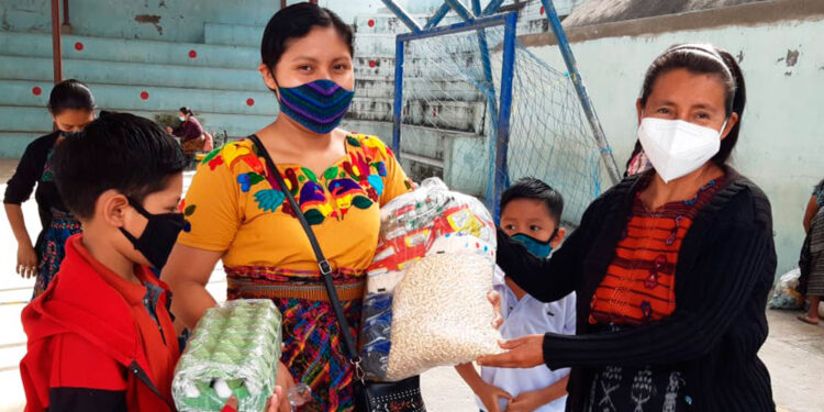 Entrega de alimentación escolar