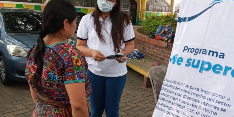 Socializan programa Me Supero en departamento de Guatemala