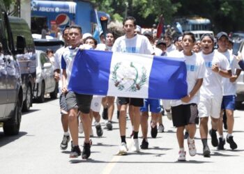 Entregan Antorcha Centroamericana a las autoridades de El Salvador