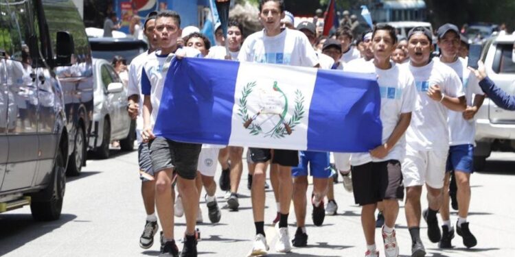 Entregan Antorcha Centroamericana a las autoridades de El Salvador