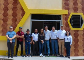 Senacyt constata tecnología e innovación en centro de acopio de productos apícolas