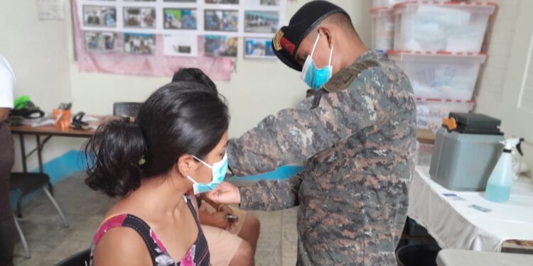 Continúan jornadas de vacunación contra el COVID-19 en Escuintla