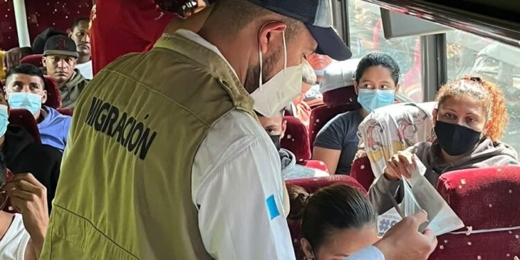 Remiten a 700 extranjeros en una semana por ingreso irregular al país