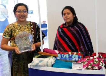 Mujeres del Consorcio de Asociaciones del muncipio de Santiago Atitlán, Sololá.