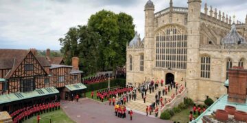 Isabel II ya descansa en Windsor