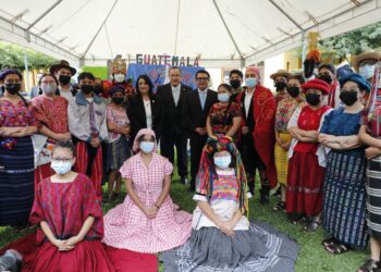 Presidente Alejandro Giammattei en el Ministerio de Educación.