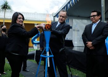 Presidente Alejandro Giammattei participa en encendido del Fuego Patrio