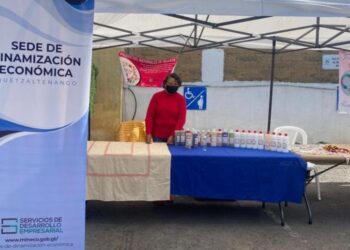 Emprendedores exponen productos en feria Mipyme, en Quetzaltenango