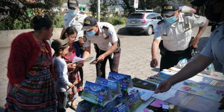 PNC socializa medios para la prevención y denuncia del delito en San Cristóbal Totonicapán