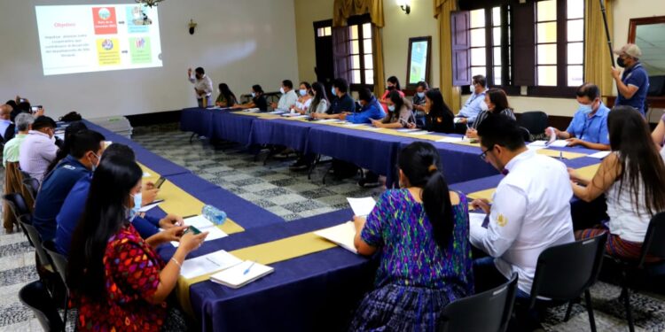 Encuentro busca fortalecer cooperación y alianzas para el desarrollo de Alta Verapaz