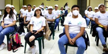 Servidores cívicos reciben reconocimiento tras concluir apoyo a agricultores