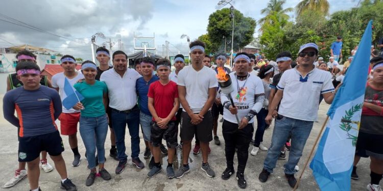 Petén enciende fuego patrio para caravanas de distintos departamentos