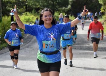Atletas conquistan la cima de los Cuchumatanes