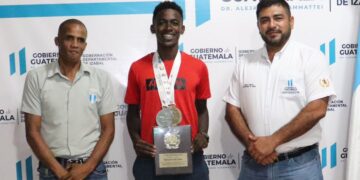 Reconocen desempeño de atletas izabalenses en campeonato de patinaje de velocidad