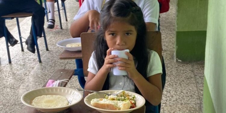 Estudiantes de Suchitepéquez validan nuevos menús escolares
