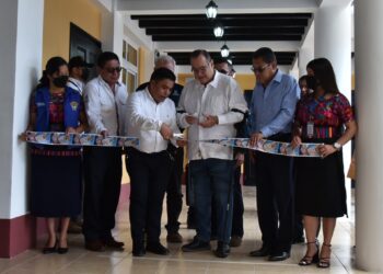 Gobierno entrega escuela que beneficiará a más de mil estudiantes en Sumpango
