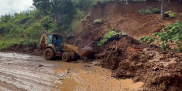 Covial atiende incidentes en carreteras de Jalapa