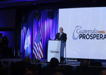 Presidente participa en conferencia “Los principios esenciales de un líder en la actualidad”