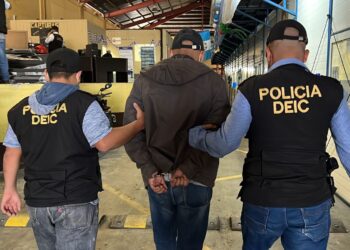 Agentes han logrado la captura de 60 personas en las últimas horas. /Foto: PNC