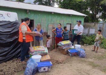 Entregan ayuda humanitaria a afectados por lluvias en el territorio