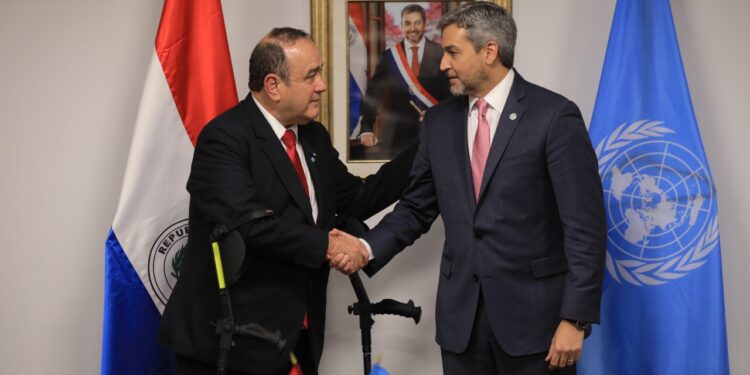 Gobernantes de Guatemala y Paraguay sostienen reunión bilateral en Estados Unidos
