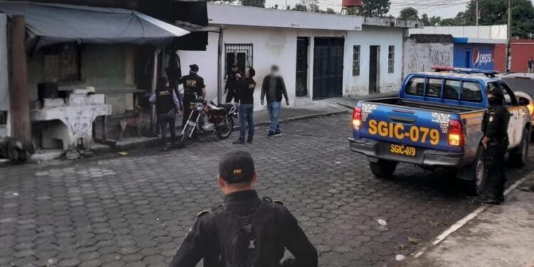 Ejecutan allanamientos contra extorsiones en dos departamentos