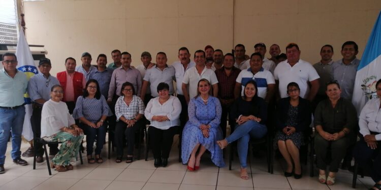 Educación trabaja en implementación de escuelas técnicas de campo en Zacapa