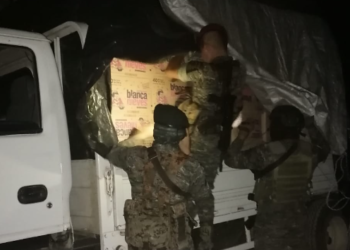 Soldados localizan camión que transportaría producto de contrabando