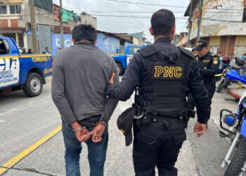 PNC captura a dos presuntos integrantes de la mara Salvatrucha. /Foto: PNC