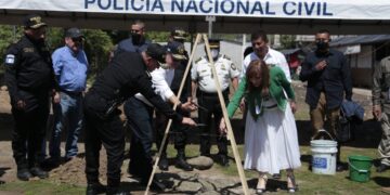 Ministro de Gobernación participó en la inauguración de trabajos de construcción en San Luis Jilotepeque y Monjas, Jalapa. Foto/ Mingob