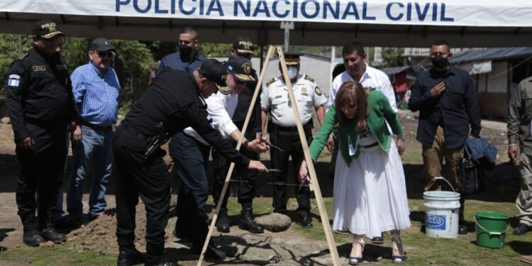 Ministro de Gobernación participó en la inauguración de trabajos de construcción en San Luis Jilotepeque y Monjas, Jalapa. Foto/ Mingob