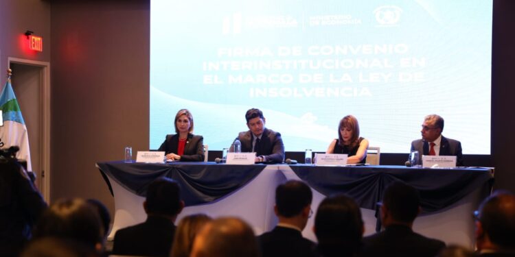 Firman convenio para robustecer aplicación de Ley de Insolvencia