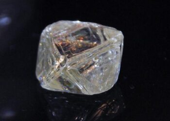 Un diamante revela que a 600 kilómetros de profundidad hay agua