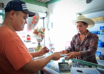 Gobierno de Guatemala otorga mil quetzales a agricultores como parte del programa Estipendio agropecuario.