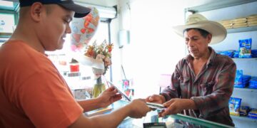 Gobierno de Guatemala otorga mil quetzales a agricultores como parte del programa Estipendio agropecuario.