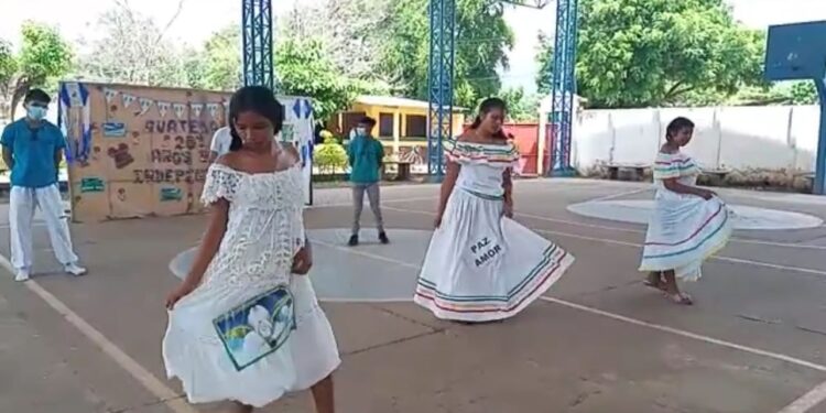 Vecinos de Zacapa celebran la independencia