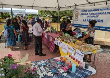 Emprendedores de Sumpango estuvieron presentes en la feria Artesanal y Gastronómica. /Foto: Muni Sumpango
