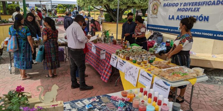 Emprendedores de Sumpango estuvieron presentes en la feria Artesanal y Gastronómica. /Foto: Muni Sumpango
