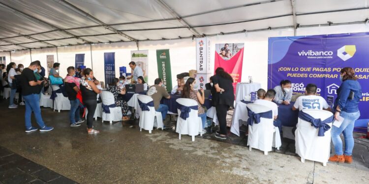 Por tercer día consecutivo, desarrollan la Feria para la Vivienda Social