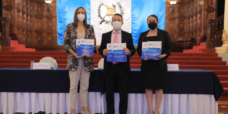 Presentan resultados del informe del empleador 2021