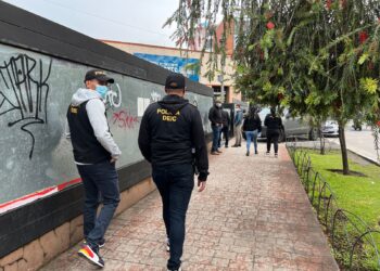 Coordinan operativos en el centro de emisión de pasaportes de la zona 4