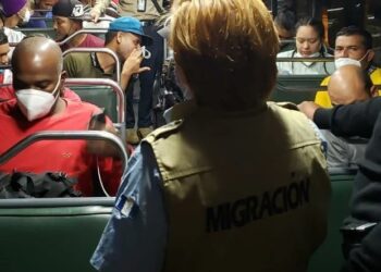 Asisten a 33 extranjeros y los remiten a Migración