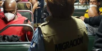 Asisten a 33 extranjeros y los remiten a Migración