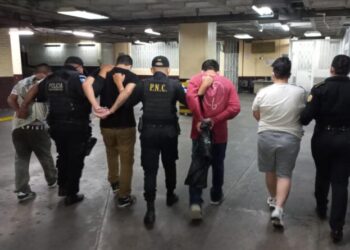 Personas capturadas fueron puestas a disposición de las autoridades correspondientes. /Foto: PNC