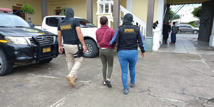 Al menos 61 personas fueron capturados durante operativos. /Foto: PNC