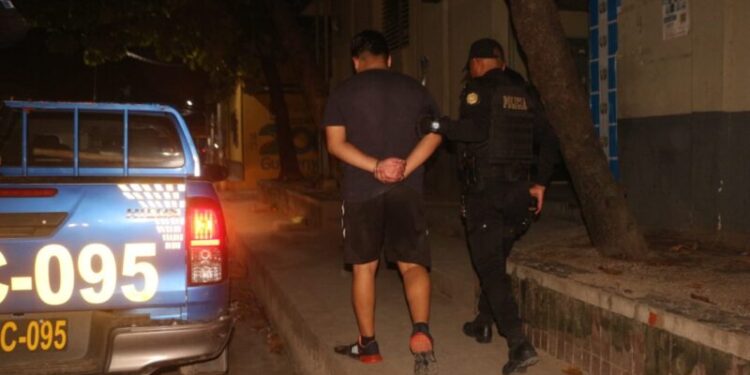 Al menos 10 personas fueron capturadas por portación ilegal de armas. /Foto: PNC