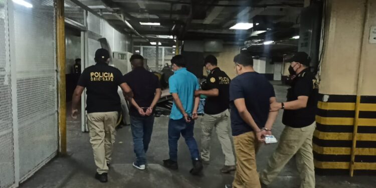 PNC logro la detención de varias personas señaladas de diversos delitos. /Foto: PNC