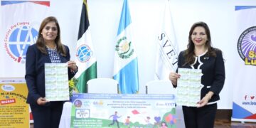 Presentan billete de lotería en favor de la niñez. /Foto: SVET