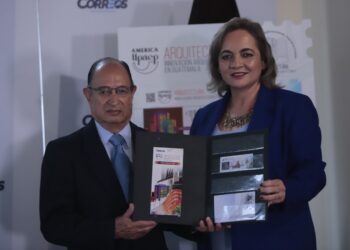 Presentación de sellos postales sobre arquitectura guatemalteca. /Foto: Noé Pérez