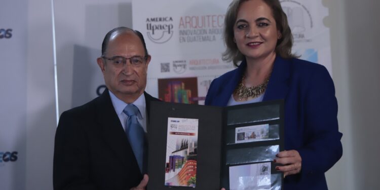 Presentación de sellos postales sobre arquitectura guatemalteca. /Foto: Noé Pérez
